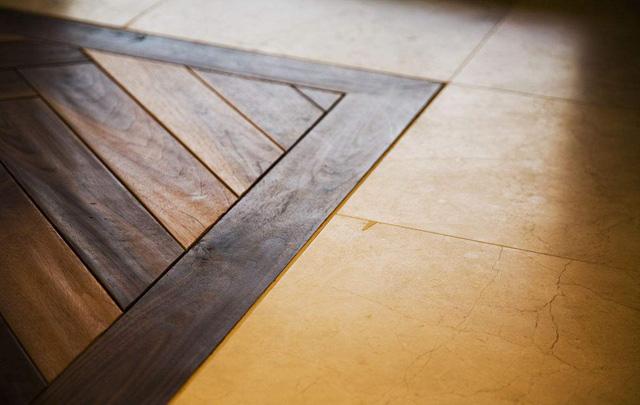 瓷磚PK木地板，客廳裝修該怎么選？