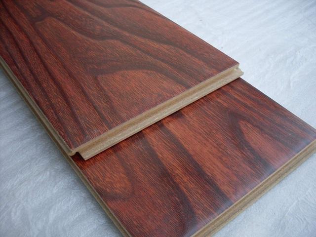 瓷磚PK木地板，客廳裝修該怎么選？