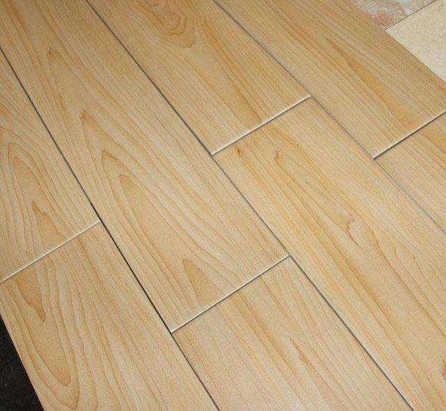 瓷磚PK木地板，客廳裝修該怎么選？