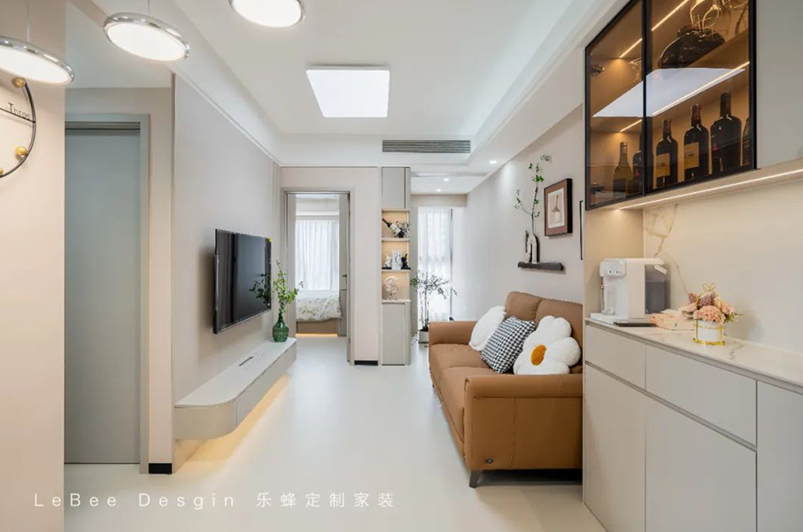 海巒坊小宅逆襲記！現(xiàn)代簡(jiǎn)約風(fēng)打造「顯大又高級(jí)」的治愈系空間